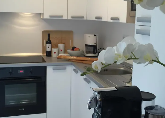 Prázdninový dům Neues, Modernes Steinchalet Mit Grosser Terrasse Und Pool Bei Rondinara Bonifacio (Corsica)