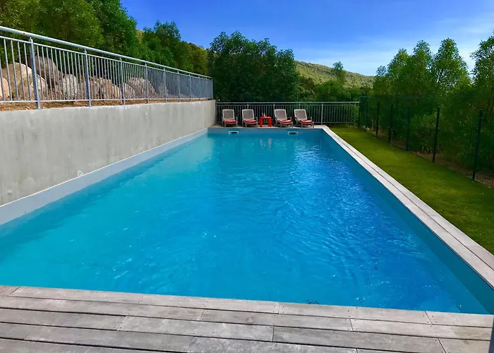 Prázdninový dům Neues, Modernes Steinchalet Mit Grosser Terrasse Und Pool Bei Rondinara Bonifacio (Corsica)